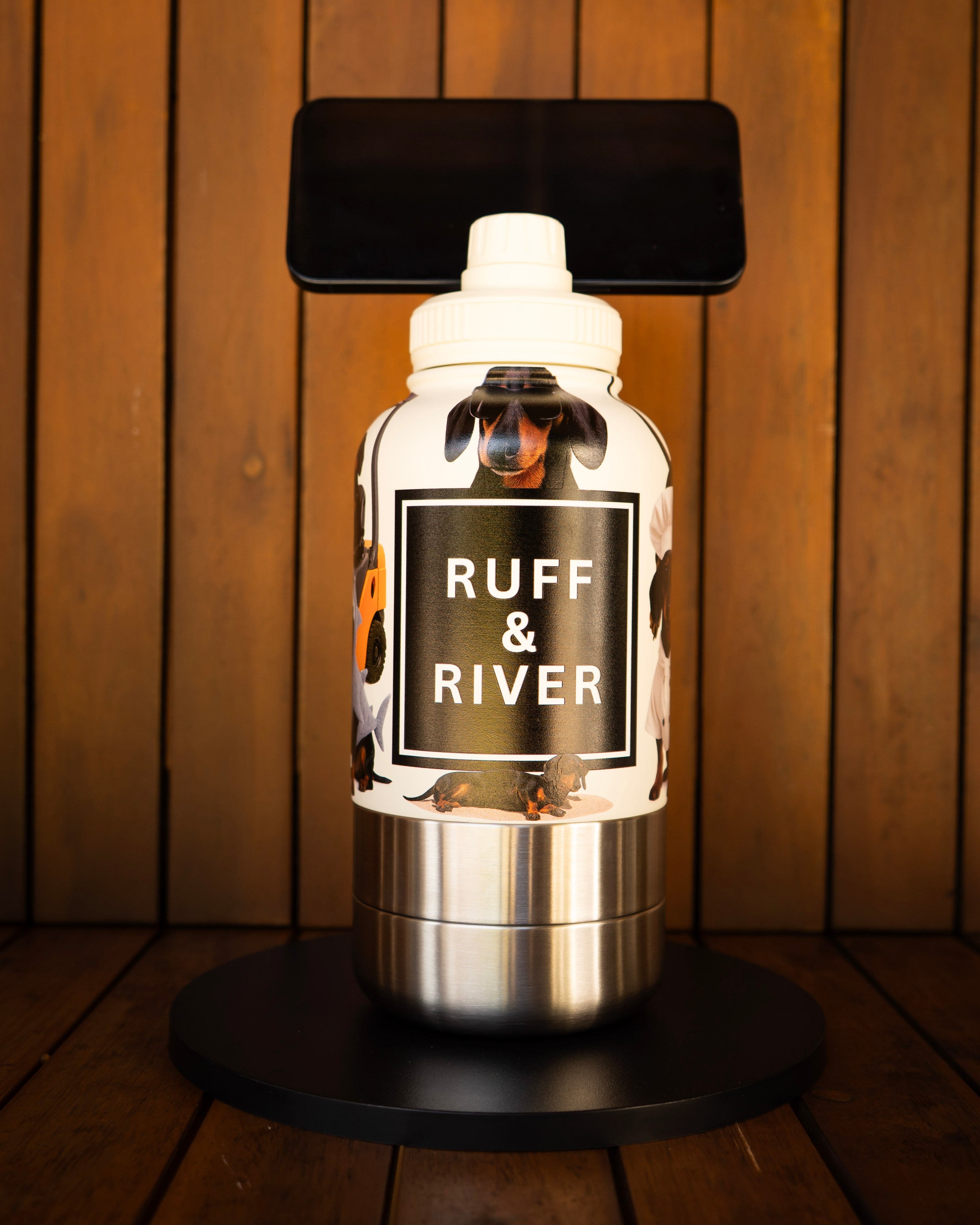 Sausage Dog Swagger™ – Dachshund 4-in-1 Hydration Bottle